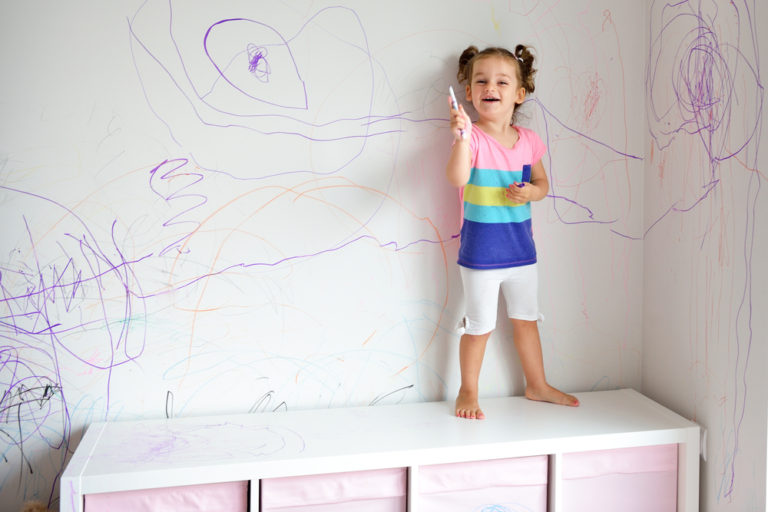 5 Quick Ways to Remove Your Child&rsquo;s Scribbles From the Wall